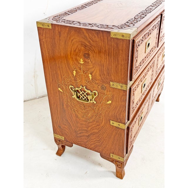 Wood C. 1950s Anglo-Indian Small Campaign Style Rosewood Jewelry Chest With Brass Inlay For Sale - Image 7 of 8
