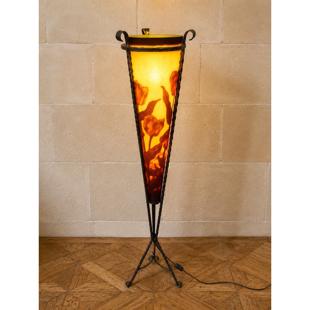 1970s Art Nouveau Floor Lamp in Wrought Iron and Pâte de Verre with Tulips, 1970s For Sale - Image 5 of 5