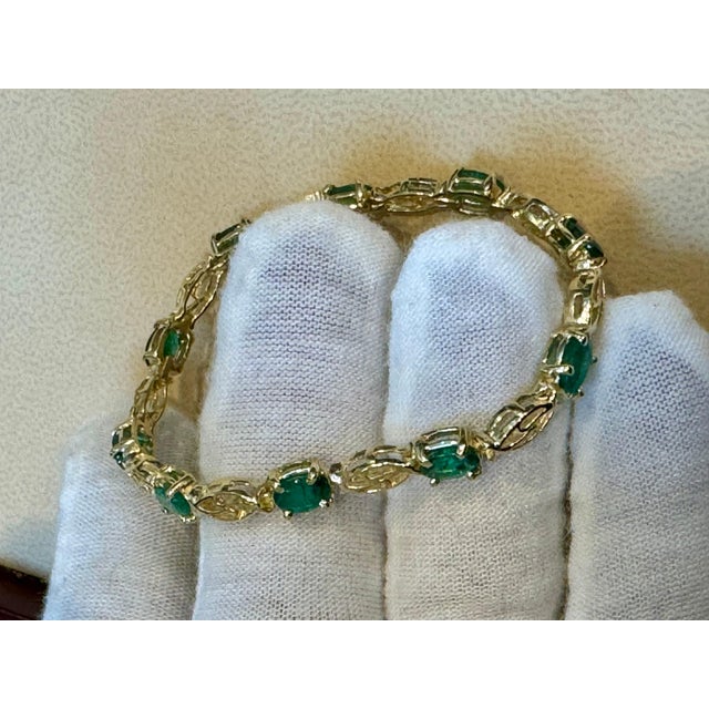 Gemstone 5.5 Ct Natural Emerald & Diamond Cocktail Tennis Bracelet 14 Karat Yellow Gold For Sale - Image 7 of 18