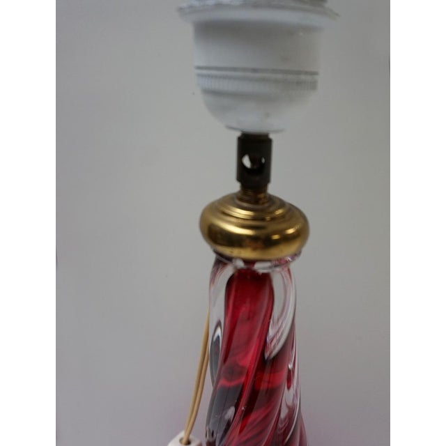 1950s Pink & Clear Crystal Glass Twisted Table Lamp from Val St Lambert, 1950s For Sale - Image 5 of 14