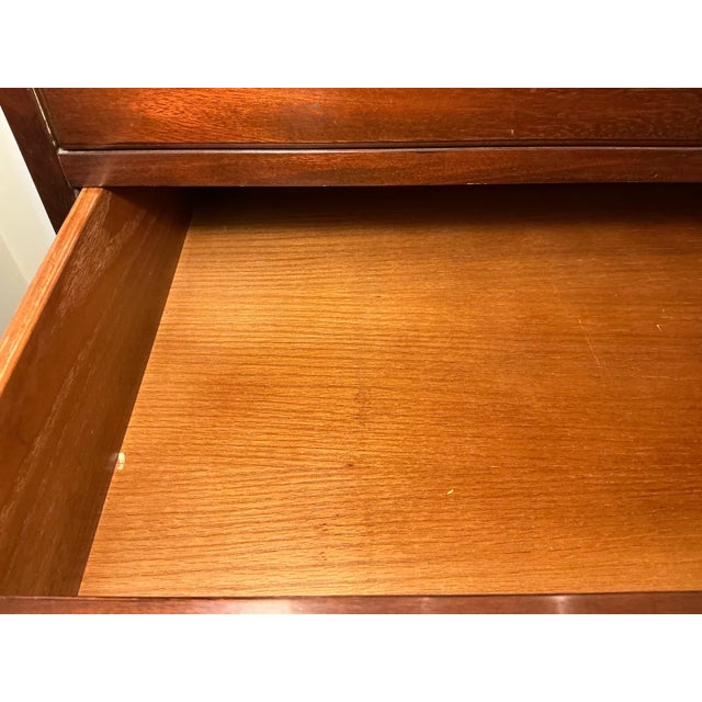 1990s Kittinger Mahogany Four-Drawer Bachelor Chests, Matched Pair For Sale - Image 15 of 16