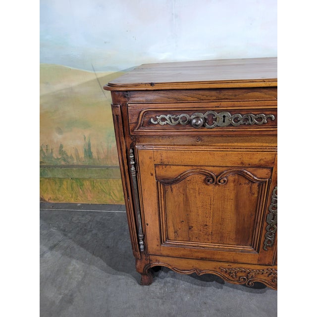 Louis XV Buffet Bas in Walnut For Sale - Image 3 of 13