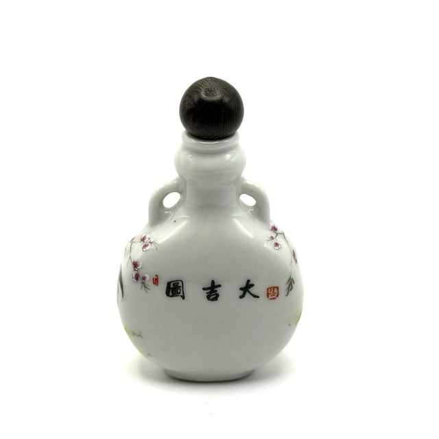 Painted Porcelain Snuff Bottle in the Shape of a Moon Flask and Painted With Roosters For Sale In Chicago - Image 6 of 15