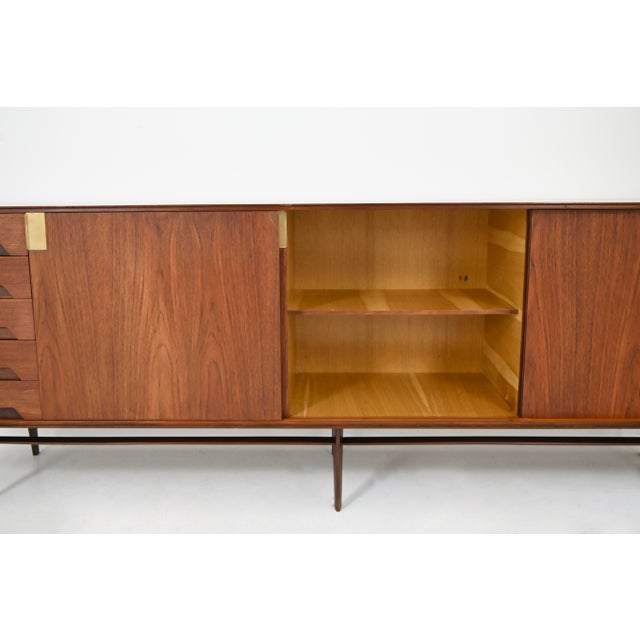 Sideboard attributed to Renato Magri for Cantieri Carugati, 1960s attributed to Edmondo Palutari For Sale - Image 9 of 16