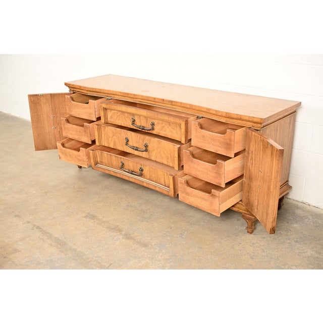 Karges Style French Regency Louis XVI Carved Fruitwood Long Dresser or Credenza, Circa 1960s For Sale In South Bend - Image 6 of 15