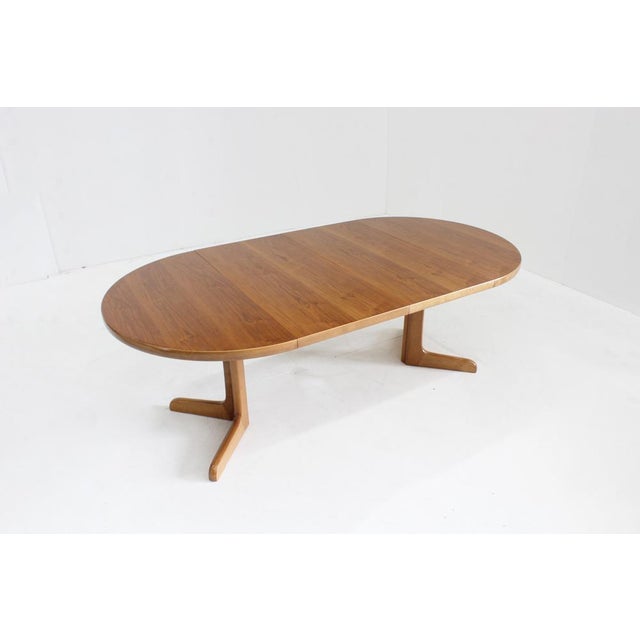 Vintage Danish Round Extendable Dining Table, 1960s For Sale - Image 4 of 8