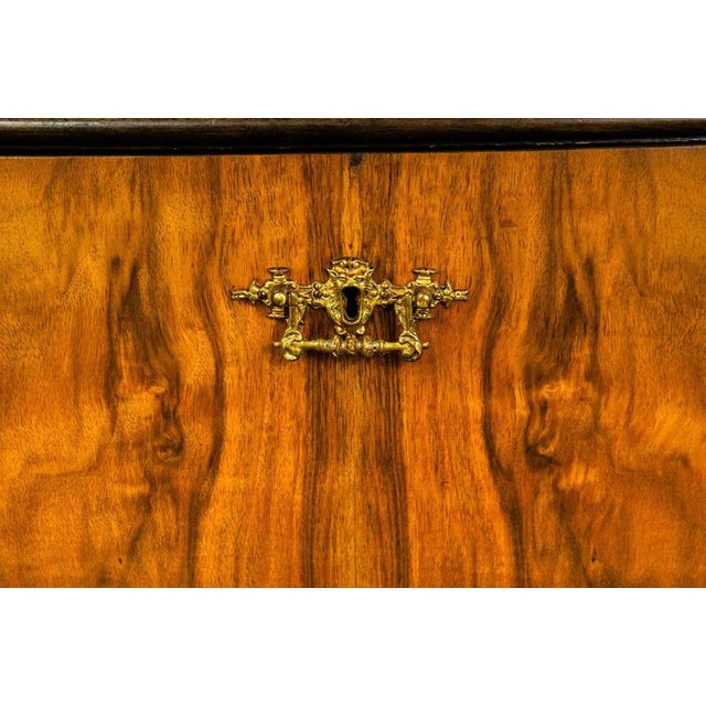 Gründerzeit Chest of Drawers in Wood and Brass For Sale - Image 15 of 17