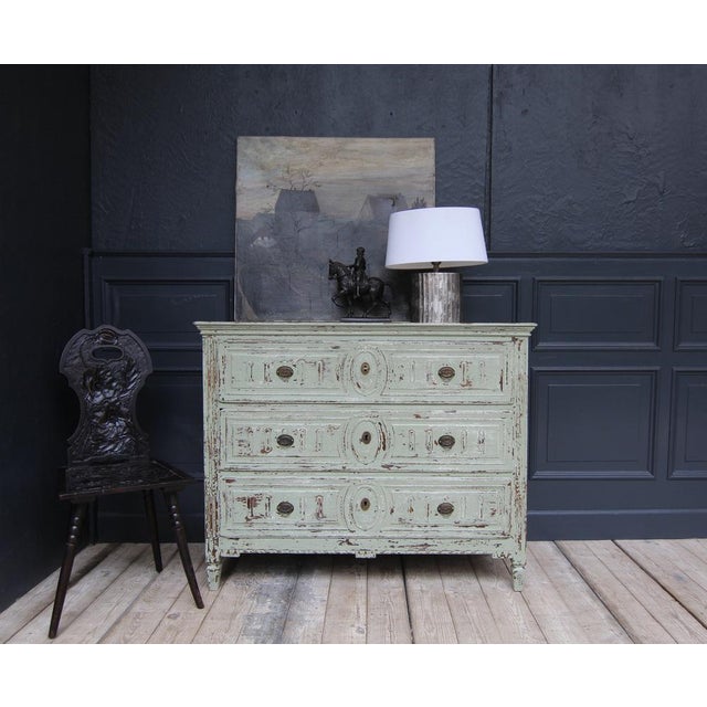 Classicist Louis XVI chest of drawers from around 1800. Massively manufactured in oak wood and in color. Ready to live....