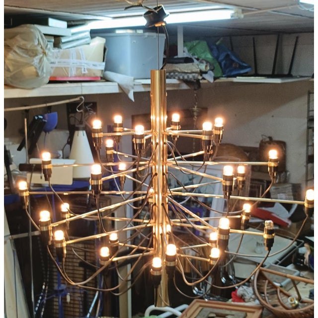 Gold Model 2097/30 Chandelier by Gino Sarfatti for Arteluce, Italy, 1960s For Sale - Image 8 of 12