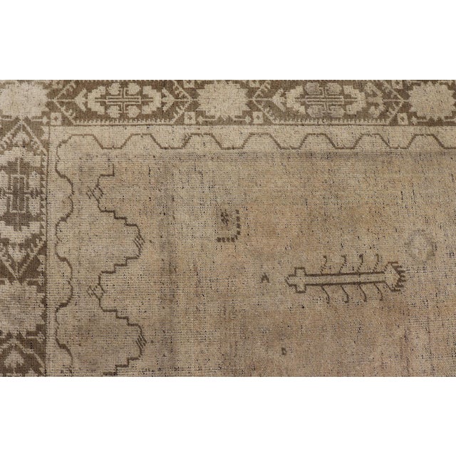 Taupe Vintage Turkish Oushak Rug With Tribal/Floral Medallion Design in Tan and Taupe For Sale - Image 8 of 11