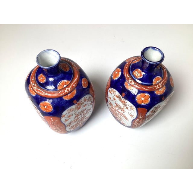 Elegant Pair of Hand Painted Imari Vases, Meiji Perion, 1880's For Sale - Image 4 of 7