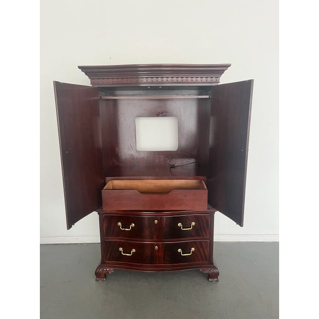 A beautifully crafted armoire from Thomasville’s 18th Century Collection, this piece is designed in the classic...