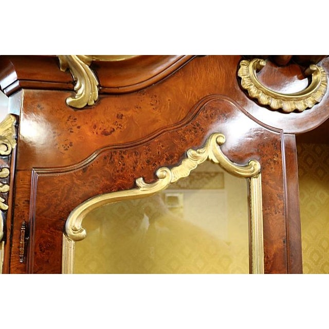 Late 20th Century Italian Rococo Style Burled Walnut & Gold Display ...
