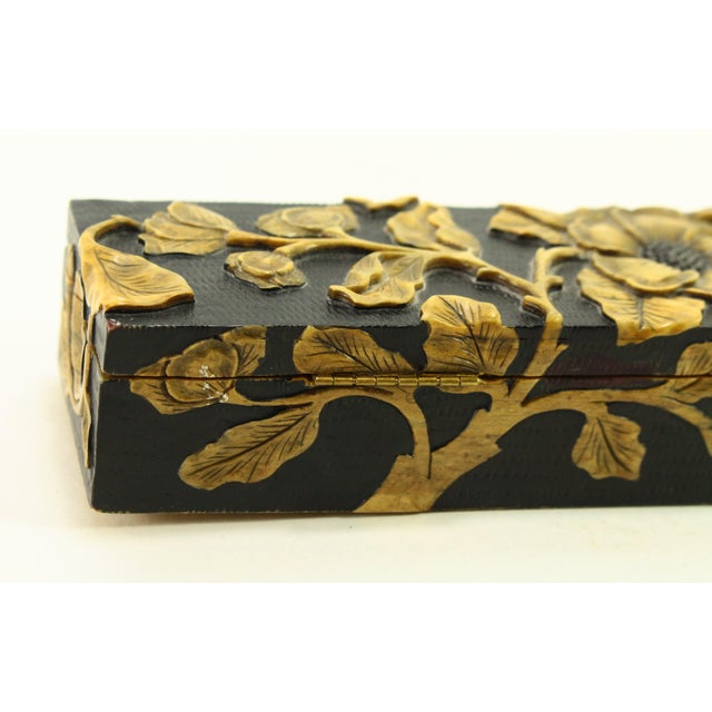 Early 20th Century Chinese Yellow Shoushan Stone Brush / Glove Long Box With Cameo Cut Flowers For Sale - Image 10 of 12