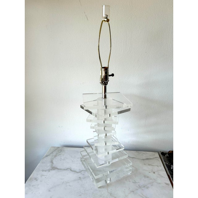 Late 20th Century Pair of Vintage Modernist Stacked Lucite Table Lamps For Sale - Image 5 of 11