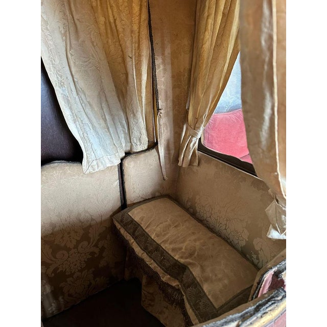 18th Century Portuguese Sedan Chair For Sale - Image 9 of 18