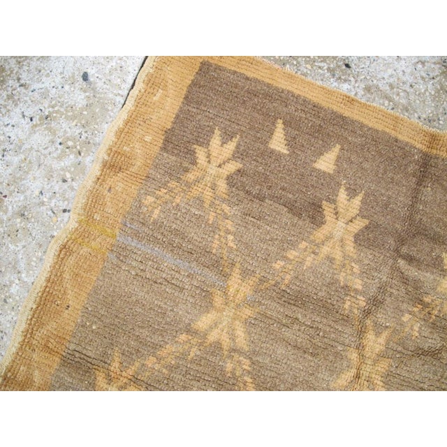 Textile Galerie Shabab Collection Mid-20th Century Turkish Anatolian Throw Rug For Sale - Image 7 of 9