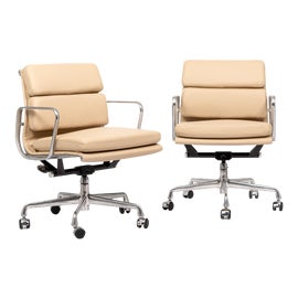 Example of Eames Office Chairs