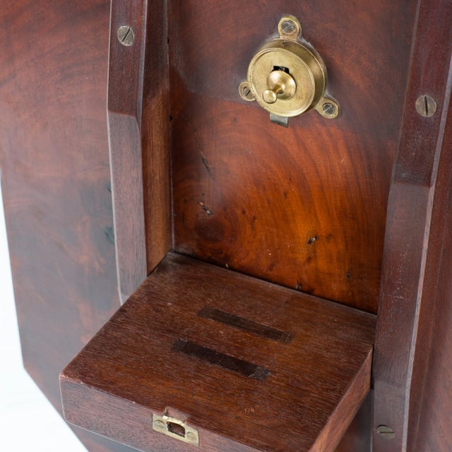 Early 19th Century American Mahogany Tilt Top Tea Table For Sale In Chicago - Image 6 of 7