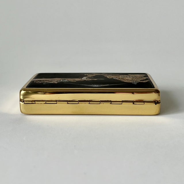 Black Vintage Musical Powder Compact with Automatic Movement from Clover For Sale - Image 8 of 18