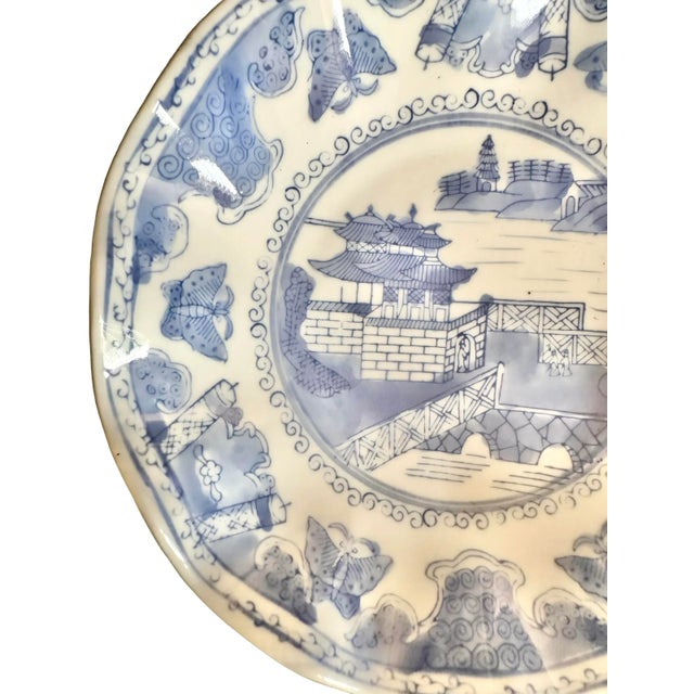 Vintage Hand-Painted Blue and White Chinoiserie Ruffle Bowl With Island Pagoda Scene. For Sale In New York - Image 6 of 10