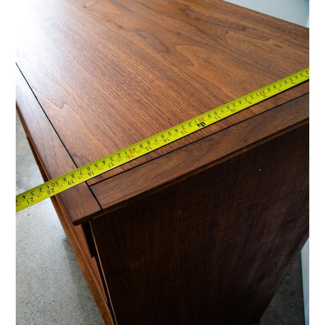 1960s Mid Century Modern Highboy Dresser 5 Drawer Walnut American Vintage MCM Tall For Sale - Image 10 of 12