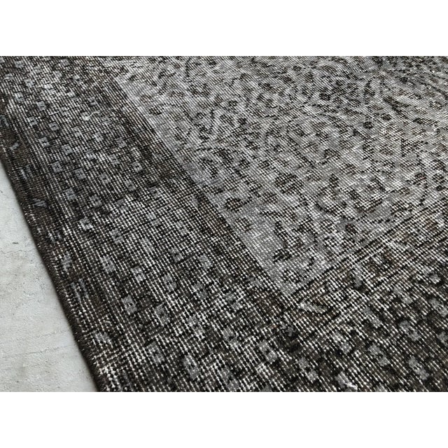 Gray 1960s Vintage Turkish Distressed Gray Rug - 5′4″ × 9′6″ For Sale - Image 8 of 11
