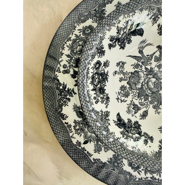 Ceramic 1980s Set of Nineteen (19) Barratts England Black Transferware Dinnerware Set, Asiatic Pheasant Style, Dinner Plates Bowls Teacups Saucers For Sale - Image 7 of 12