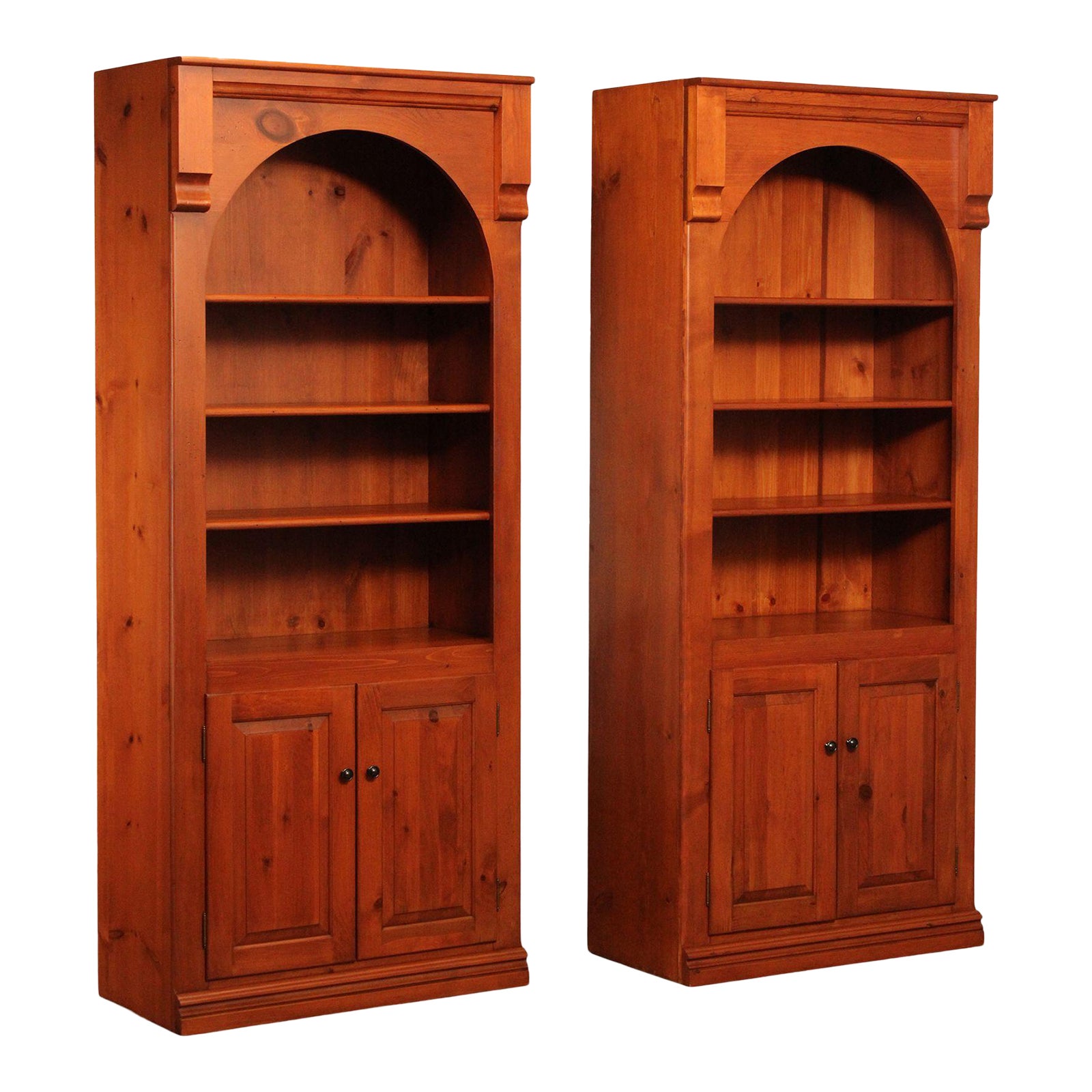 Early 21st Century Southern Craftsmen's Guild Quality Pine Bookcase