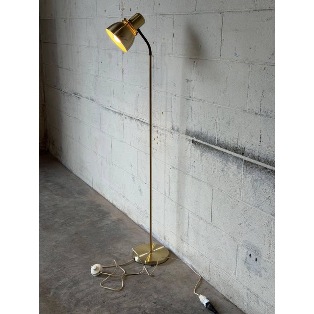 Brass Vintage Mid-Century Modern Brass Single Spotlight Floor Lamp With Directional Shade For Sale - Image 8 of 9