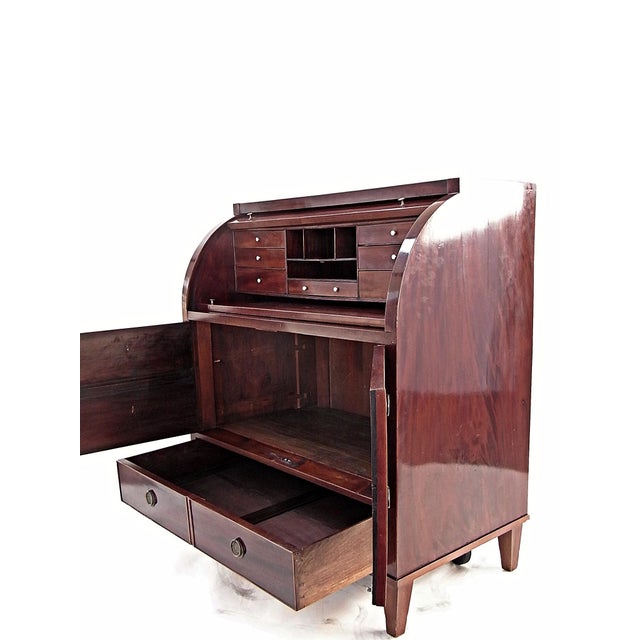 English Cylinder Secretaire in Polished Mahogany, 1890s For Sale - Image 6 of 18