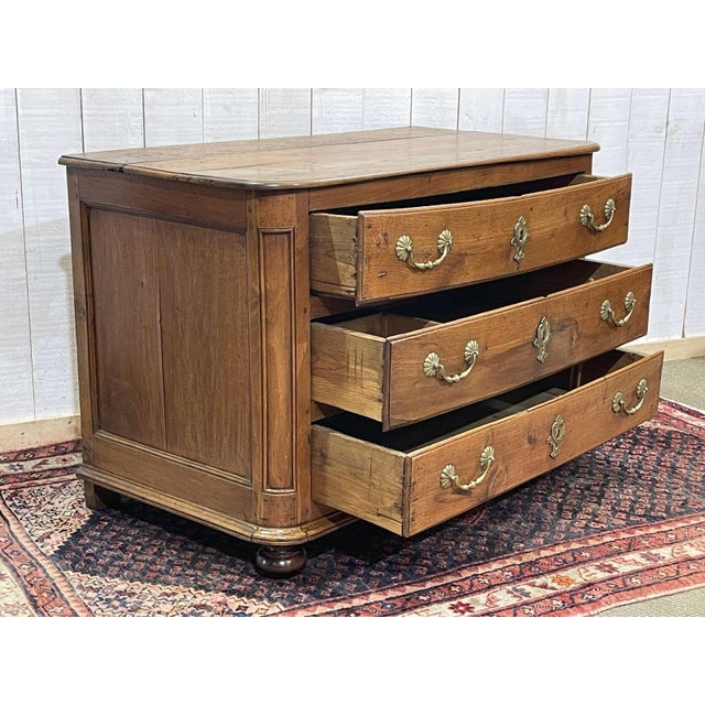 Antique Chest of Drawers in Walnut and Fir, 1700s, in Good conditions. Designed before 1890