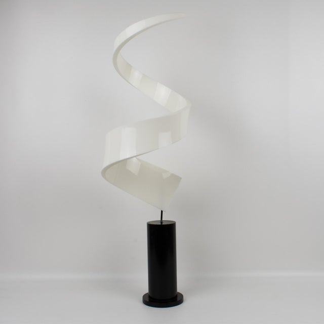 Mid-Century Modern Kinetic Lucite Plexiglass Obelisk Sculpture, circa 1970 For Sale - Image 3 of 12