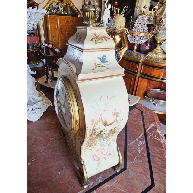 Louis XV Violin-Shaped Cartel in Lacquered Wood and Patinated Bronze Chinese Decoration on an Ivory-Colored Background, 1900s For Sale - Image 11 of 12