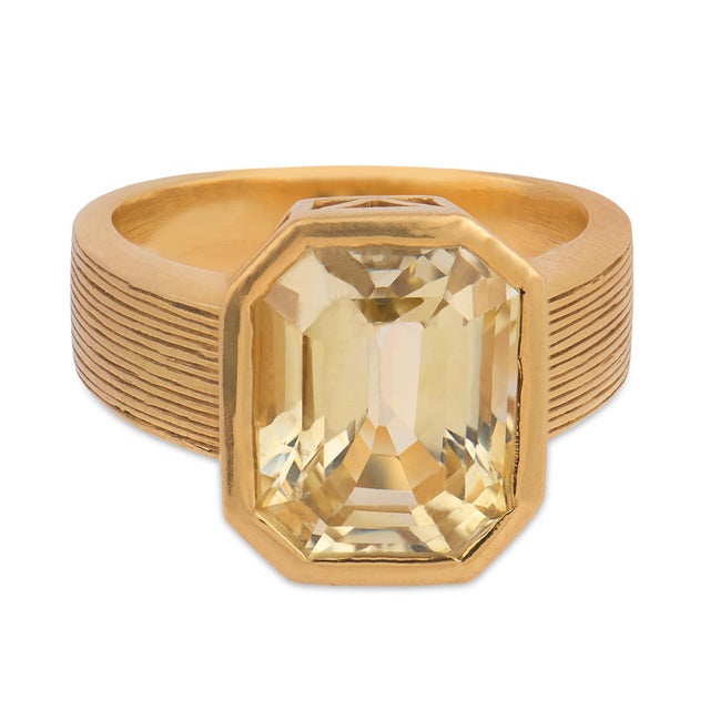 Contemporary 1950s Gia 8.00 Carat Ceylon No Heat Yellow Sapphire 18k Yellow Gold Bezel Set Ring, Size 6 For Sale - Image 3 of 7