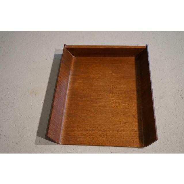 This tray was designed by Florence Knoll and made by Knoll. It is made from sculptural plywood. This piece has an...