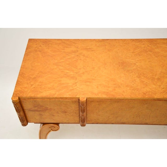 Art Deco Burr Walnut Console Table attributed to Hille, 1920s For Sale - Image 6 of 10