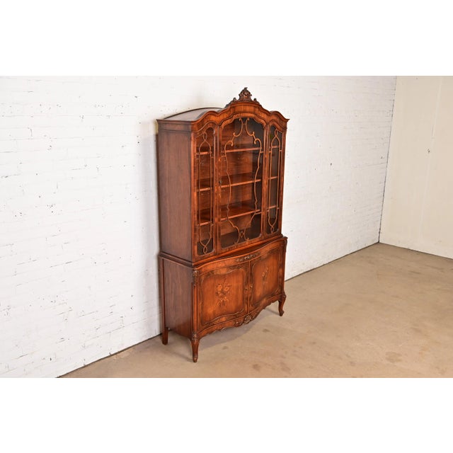Romweber Romweber French Provincial Louis XV Carved Rosewood Inlaid Marquetry Breakfront Bookcase Cabinet, Circa 1920s For Sale - Image 4 of 17