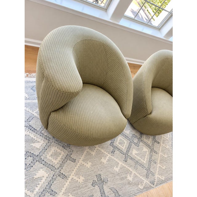 1960s 1960s Pair of Swiveling "Nautilus" Chairs by Vladimir Kagan Weiman in Original Fabric Ready for Reupholstery For Sale - Image 5 of 7