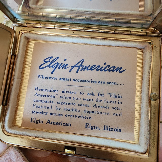 American Vintage 1940s Elgin American Brass Compact Mirror Powder Case With Puff & Card For Sale - Image 3 of 13