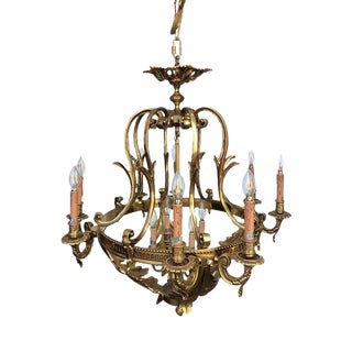 1990s Italian Brass Chandelier Featuring Acanthus Leaves in an Antique Gold Finish For Sale