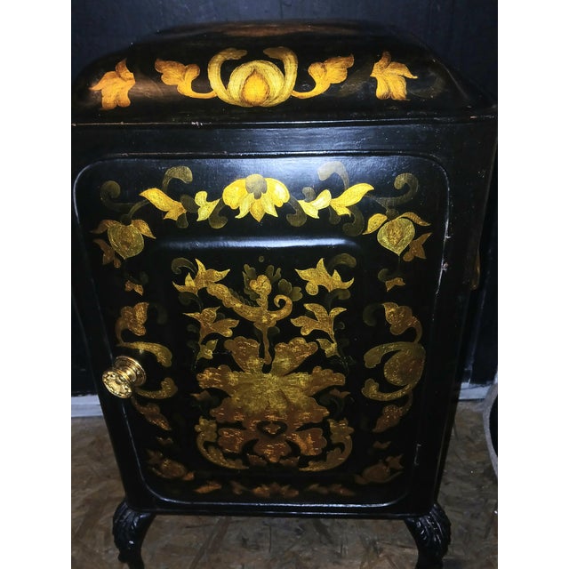 Early 19th Century Antique Regency Early 19th Century Floral Toleware Rococo Chinoiserie Plate Warmer For Sale - Image 5 of 11
