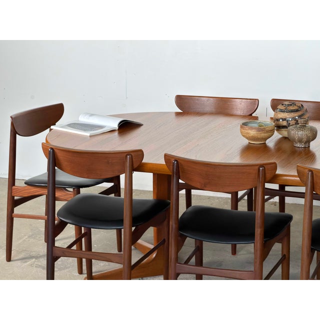 Danish Round Teak Extendable Dining Table by Glostrup Møbelfabrik, 1960s For Sale - Image 9 of 11