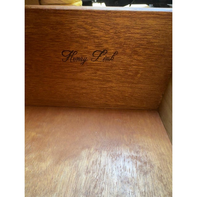 Vintage 1980s Henry Link Wicker Two-Drawer Nightstand With Glass Top For Sale In Miami - Image 6 of 6