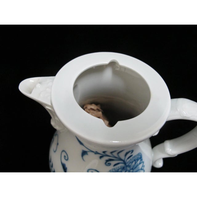 Meissen Porcelain Blue Onion Rose Bud Finial Ornate Handle 10" Coffee Pot For Sale - Image 10 of 11