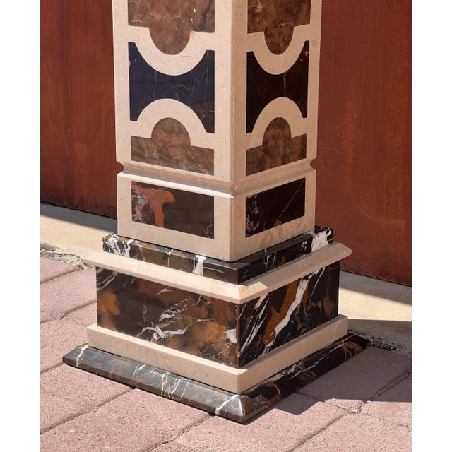 A Neoclassical Vintage Italian Marble Pedestal, 20Th Century For Sale - Image 9 of 12