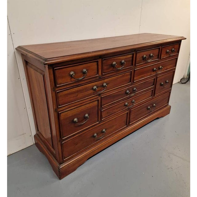 Chest of Drawers in Mahogany For Sale - Image 3 of 8