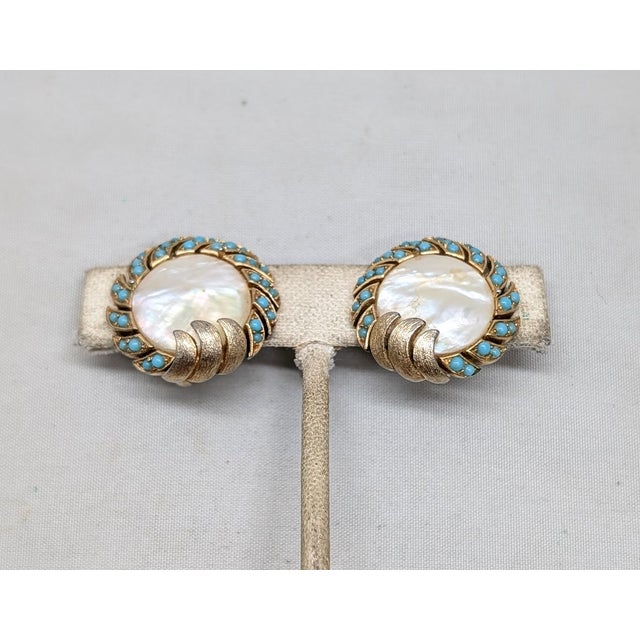 1950s Vintage Signed Crown Trifari Goldtone Mother of Pearl & Cabochon Faux-Turquoise Clip Earrings-2 Pieces For Sale - Image 5 of 7