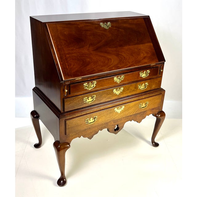 Brown Vintage Queen Anne Style Mahogany Slant-Front Bureau Secretary Desk For Sale - Image 8 of 17