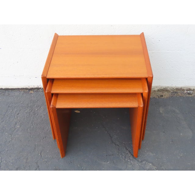 Mid-Century Modern Danish Modern Waterfall Teak Wood Veneer Nesting Side End Tables 3pc Set 6650 For Sale - Image 3 of 15